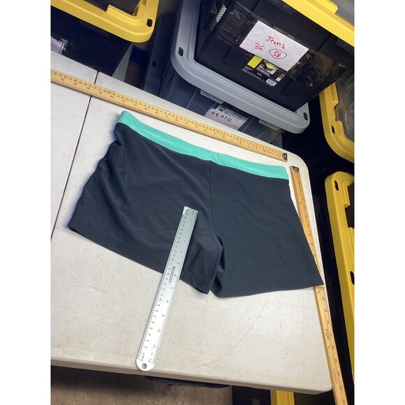 NIKE Activewear Training Women's Shorts Black & Green Size Large - Picture 2 of 4